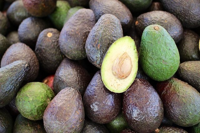 Avocado oil for dry skin